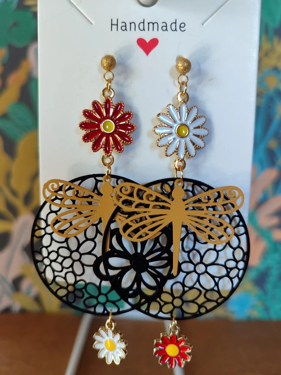boucles d'oreilles très féminine, légères,